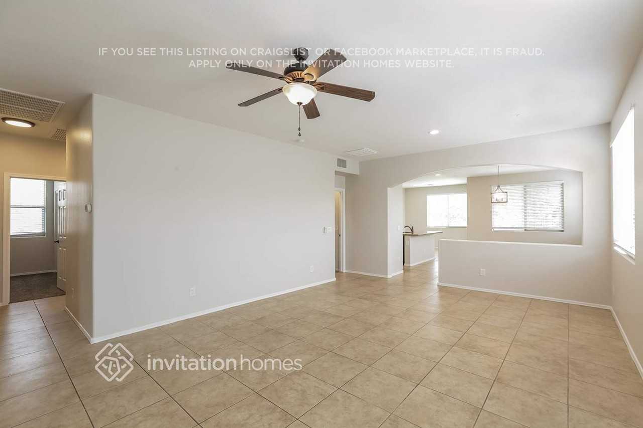 2320 W Desert Ln - Photo 3 of 16
