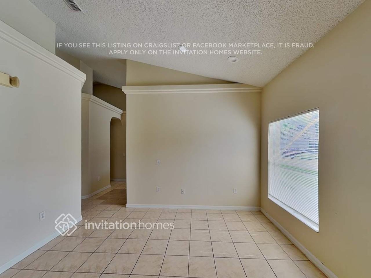 16725 Rolling Green Dr - Photo 3 of 21