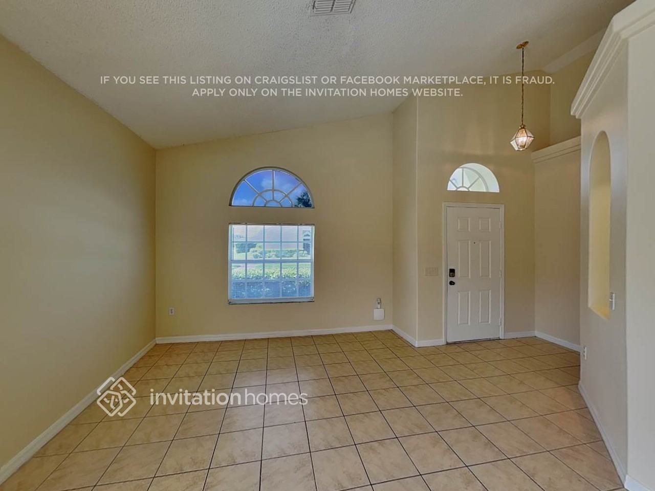 16725 Rolling Green Dr - Photo 4 of 21