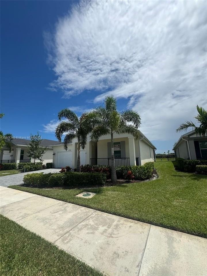 6712 Nw Cloverdale Ave #6712 - Photo 3 of 29