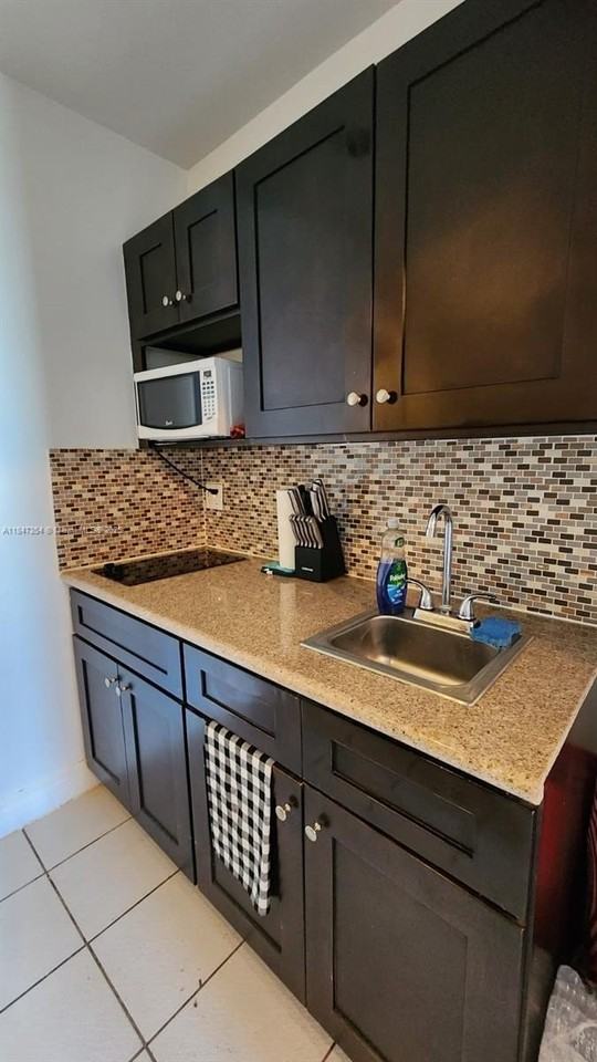 6345 Collins Ave #PH21 - Photo 3 of 8