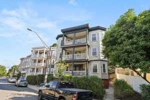 featured image of 427 Medford St #2