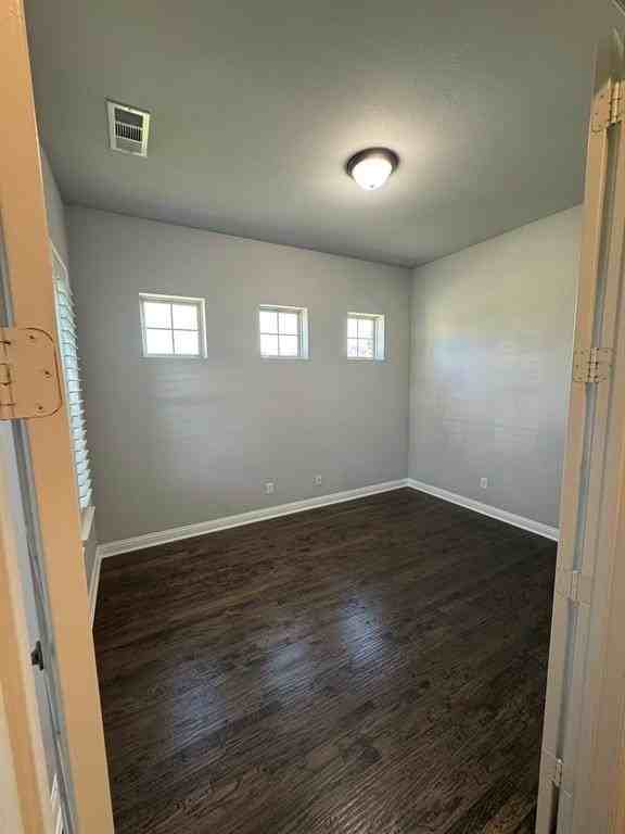 796 Huntingdon St - Photo 5 of 32