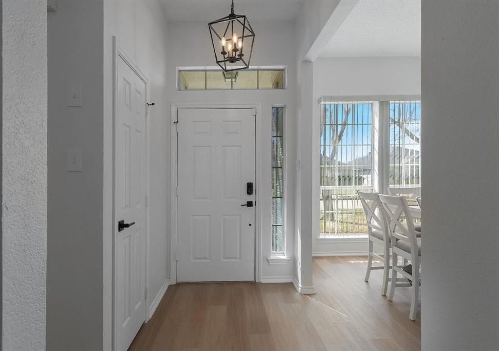 2827 Saint Martin Dr - Photo 3 of 27