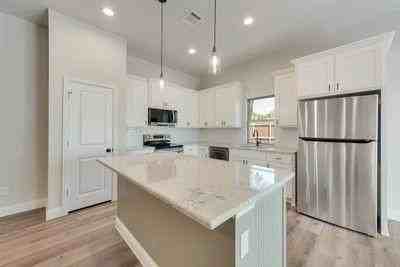 721 N Jefferson St - Photo 3 of 12