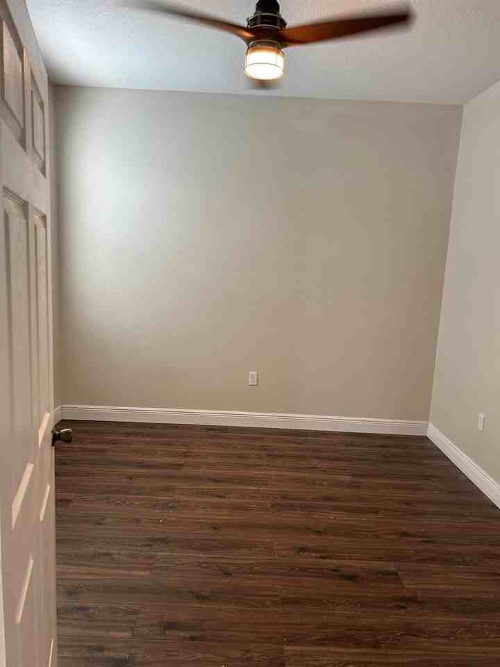 902 Sw Abbot Ave - Photo 2 of 17