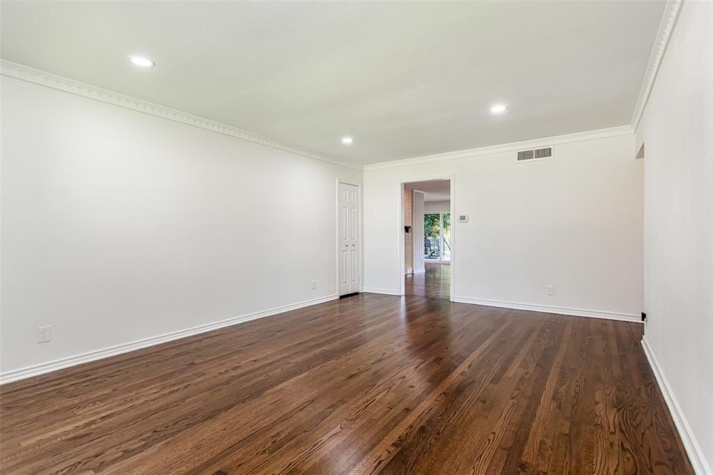 6737 Lakefair Cir - Photo 5 of 36