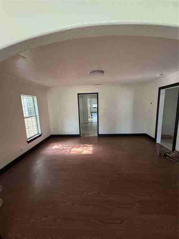 205 W Bond St - Photo 7 of 19