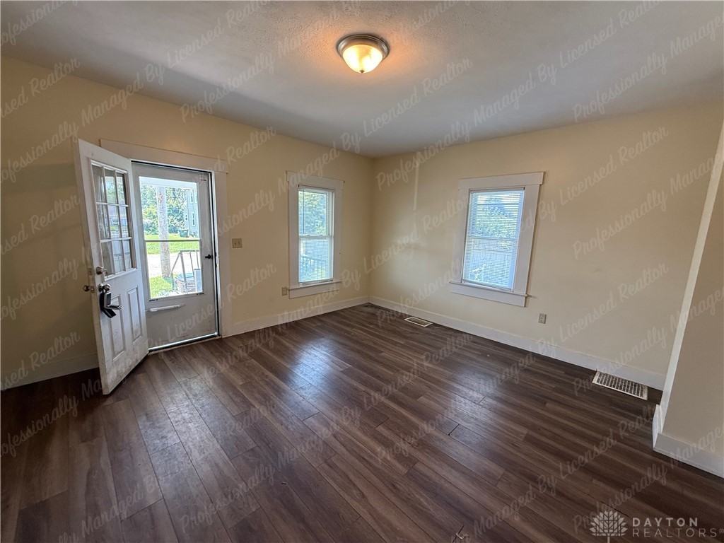 1835 Hillsdale Ave - Photo 4 of 22