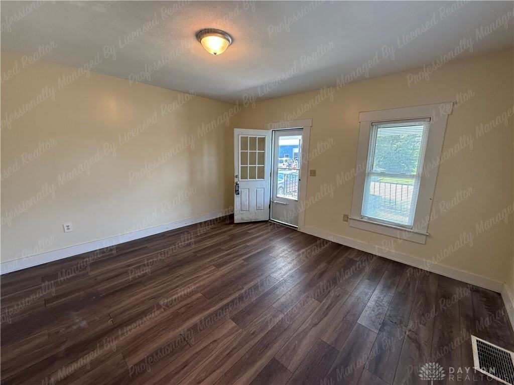 1835 Hillsdale Ave - Photo 5 of 22