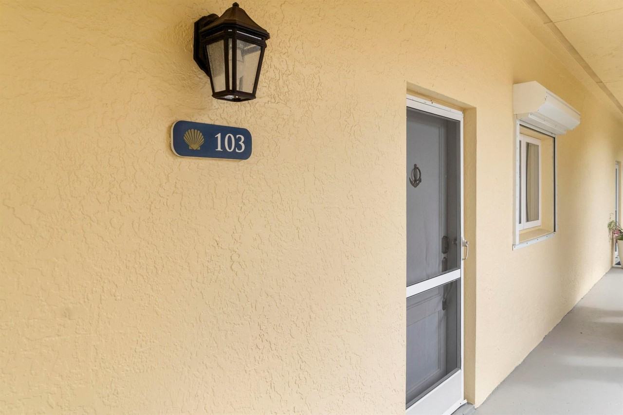 5010 Harmony Cir - Photo 3 of 40