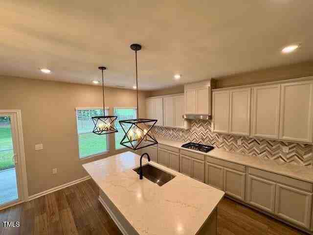 8013 Toddwick Ct - Photo 7 of 34