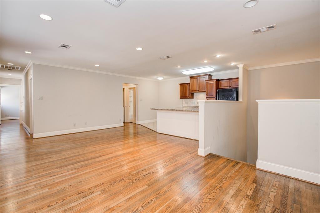 6503 Mapleridge Street - Photo 4 of 28