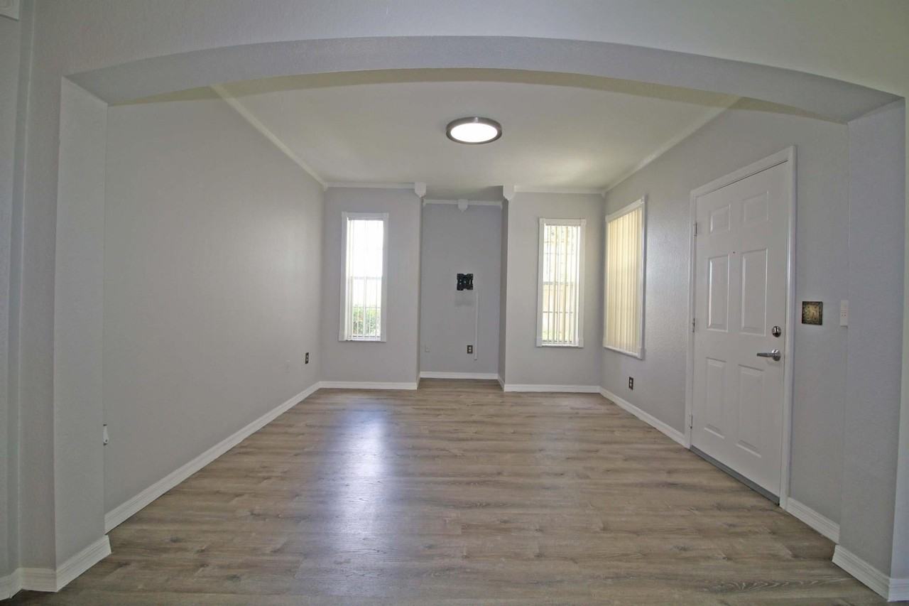 170 Sw Peacock Blvd - Photo 2 of 28