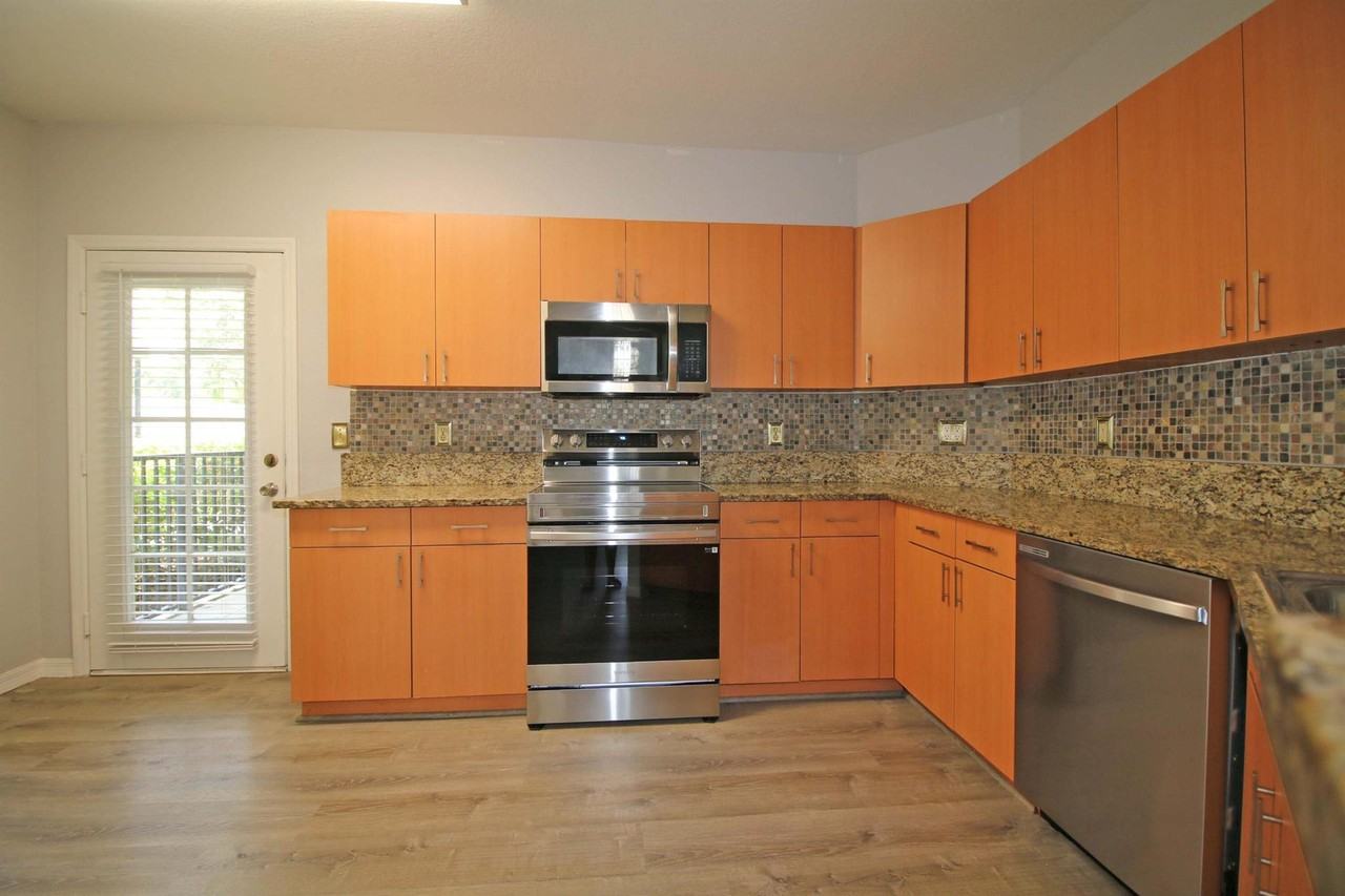 170 Sw Peacock Blvd - Photo 7 of 28