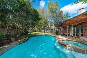 featured image of 11 Crested Point Pl