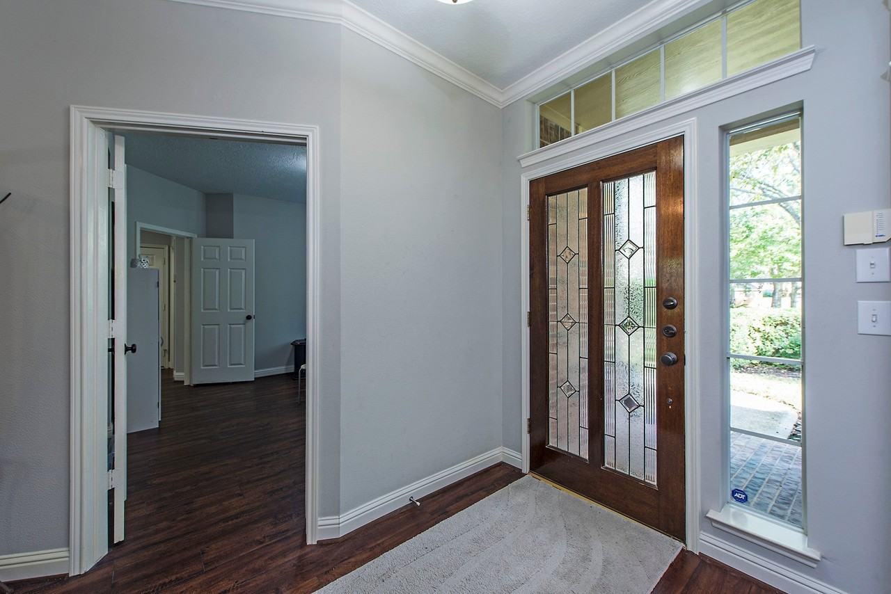 11 Crested Point Pl - Photo 3 of 49