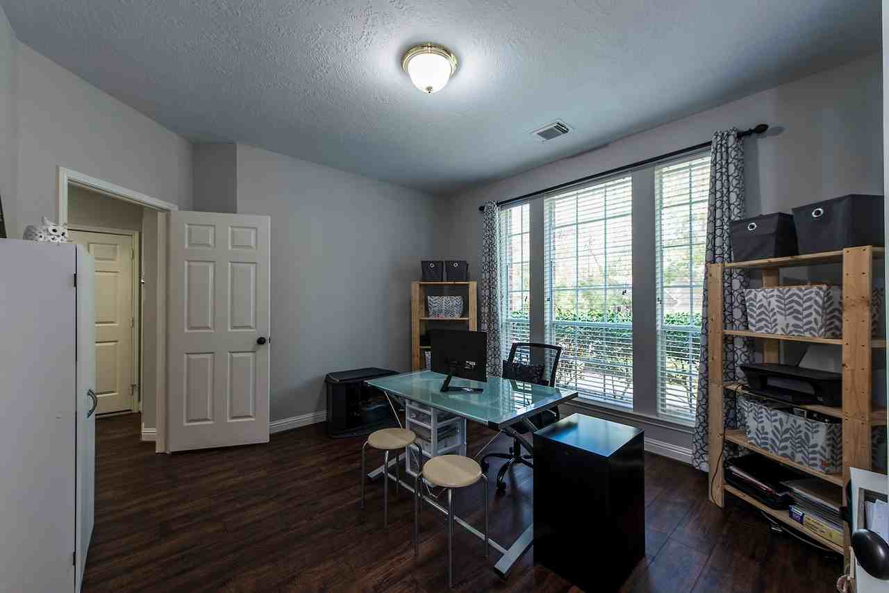 11 Crested Point Pl - Photo 4 of 49