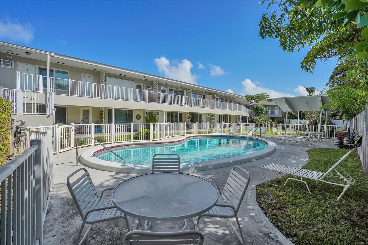 2501 N Ocean Blvd - Photo 3 of 34