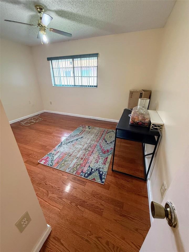 20680 Ne 4th Ct - Photo 3 of 8