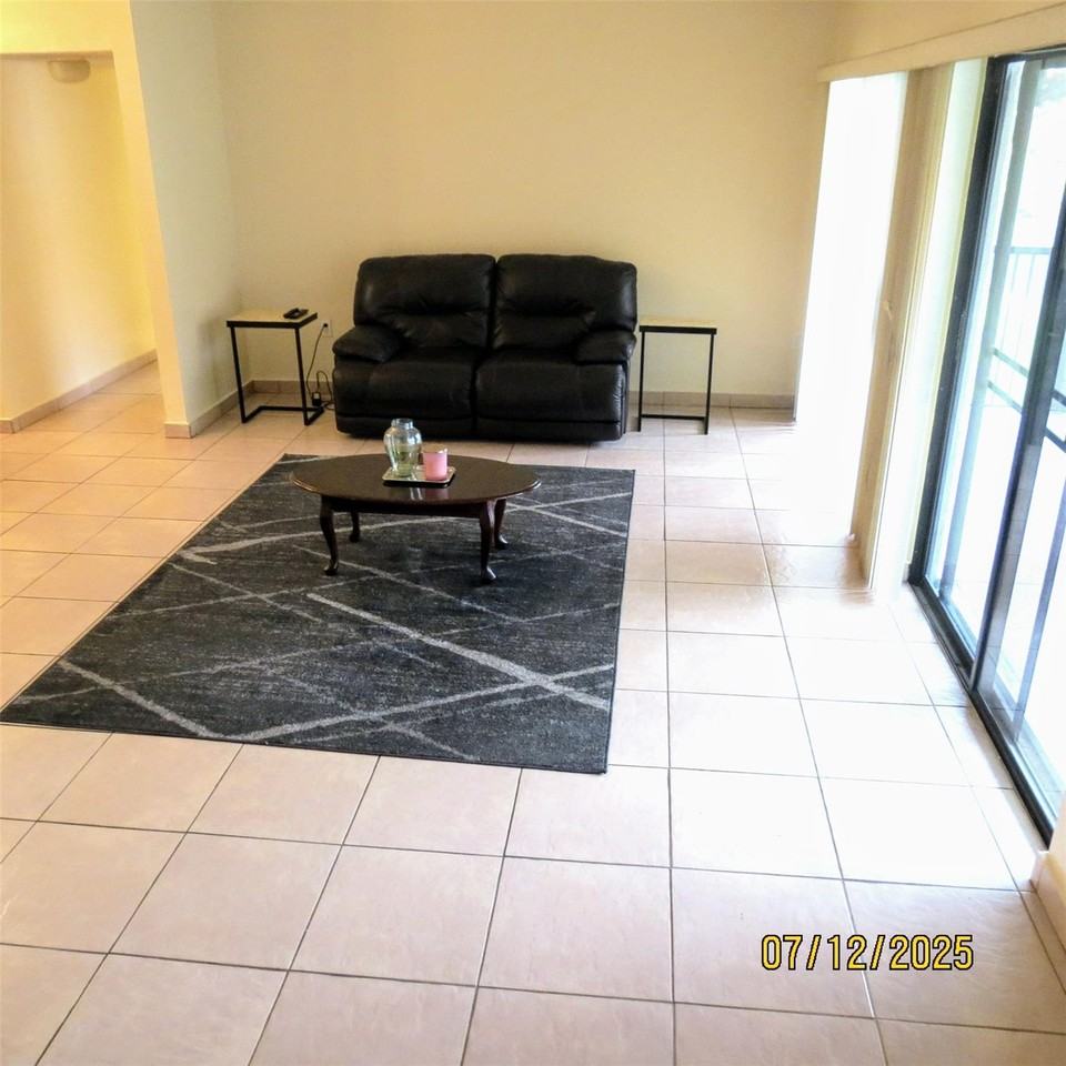 20680 Ne 4th Ct - Photo 5 of 8