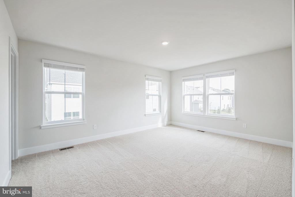 121 Nootka Way - Photo 2 of 15