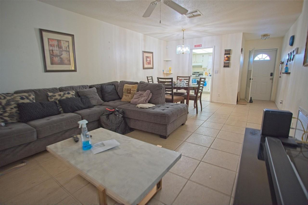 2833 Crosley Drive W - Photo 3 of 22