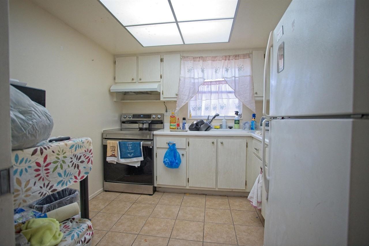 2833 Crosley Drive W - Photo 5 of 22