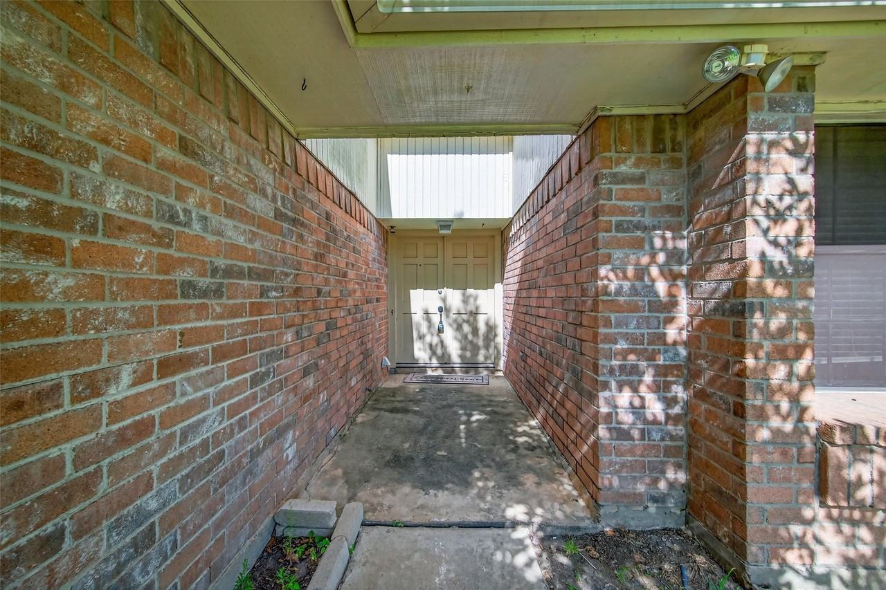 22151 Birch Valley Dr - Photo 2 of 50