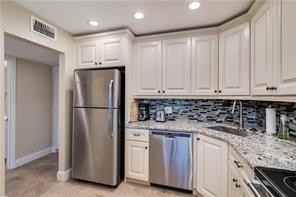 9000 Jacaranda Ln - Photo 6 of 20