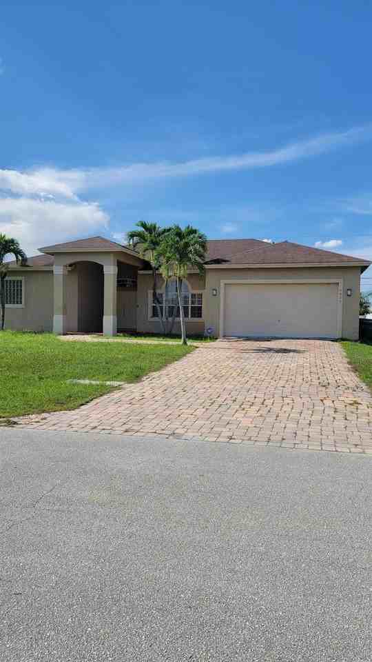 1025 Sw Dartmouth Ave - Photo 2 of 6