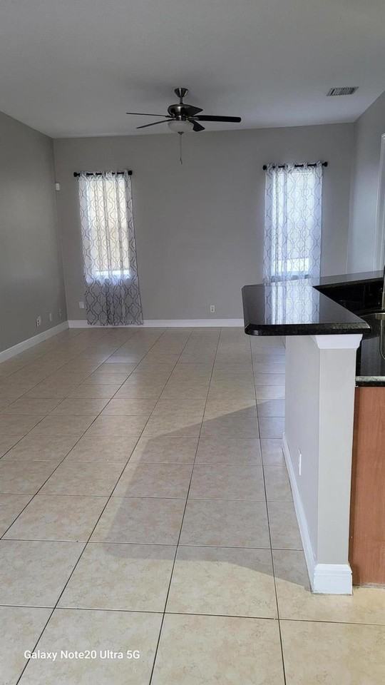 1025 Sw Dartmouth Ave - Photo 4 of 6