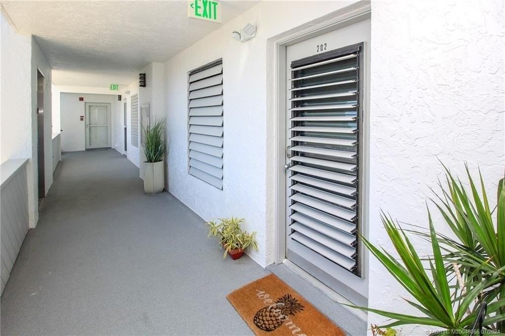 350 Ne Edgewater Dr Apt 202 #202 - Photo 4 of 28