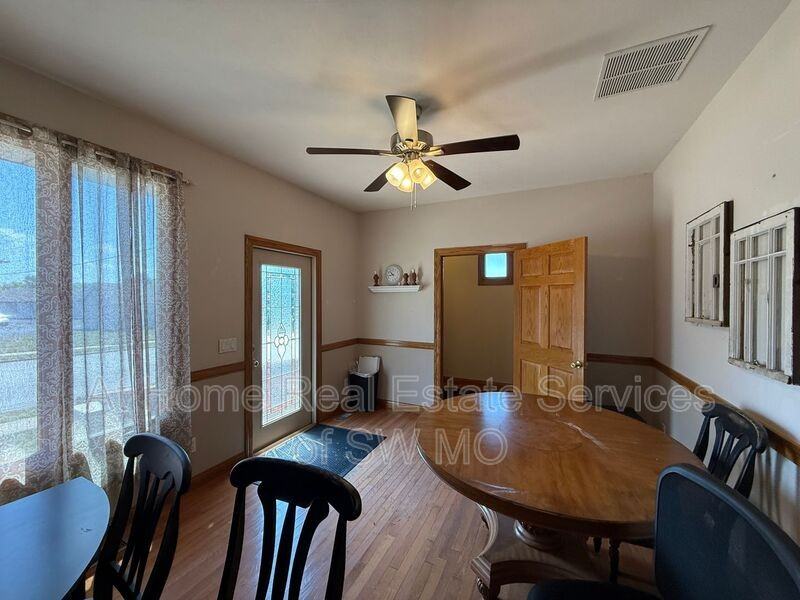 5575 N 17th St - Photo 4 of 6