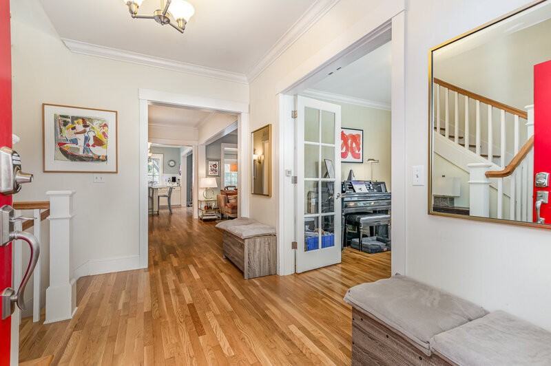 605 20th Ave - Photo 5 of 33
