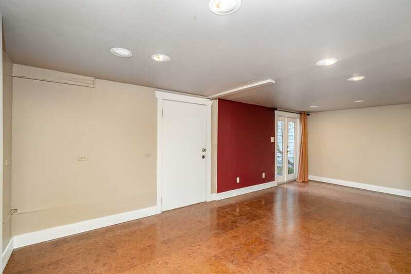 8040 16th Ave Ne - Photo 4 of 12