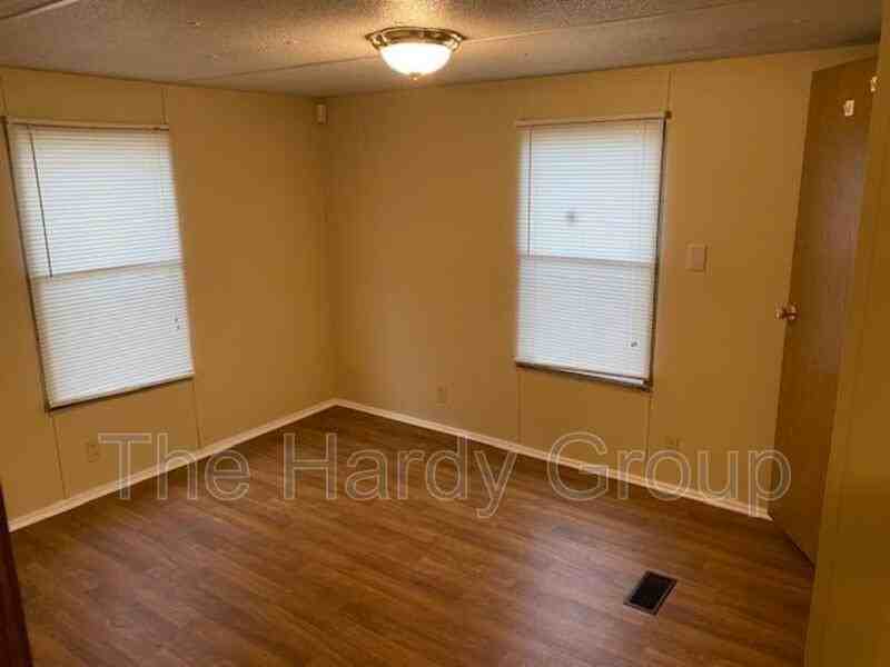 210 Ash St - Photo 2 of 17