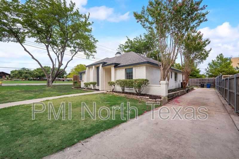 8880 Woodstream Dr - Photo 2 of 23