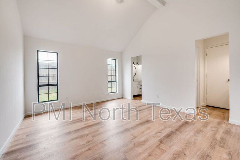 8880 Woodstream Dr - Photo 6 of 23