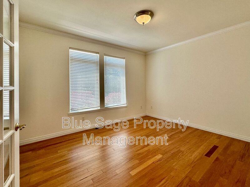 561 Doe Run Rd - Photo 5 of 24