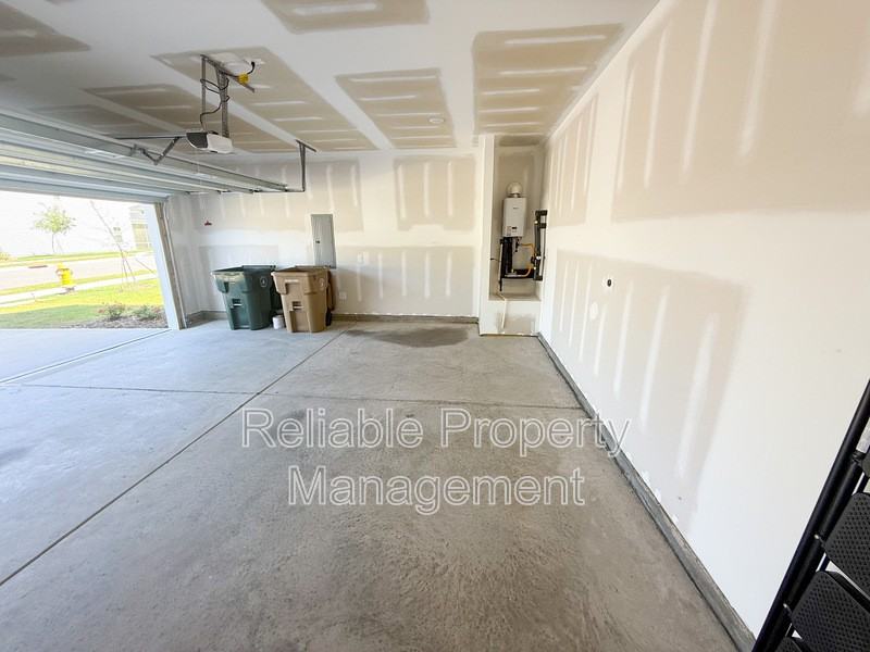 536 Tanner Lake Lane - Photo 4 of 32