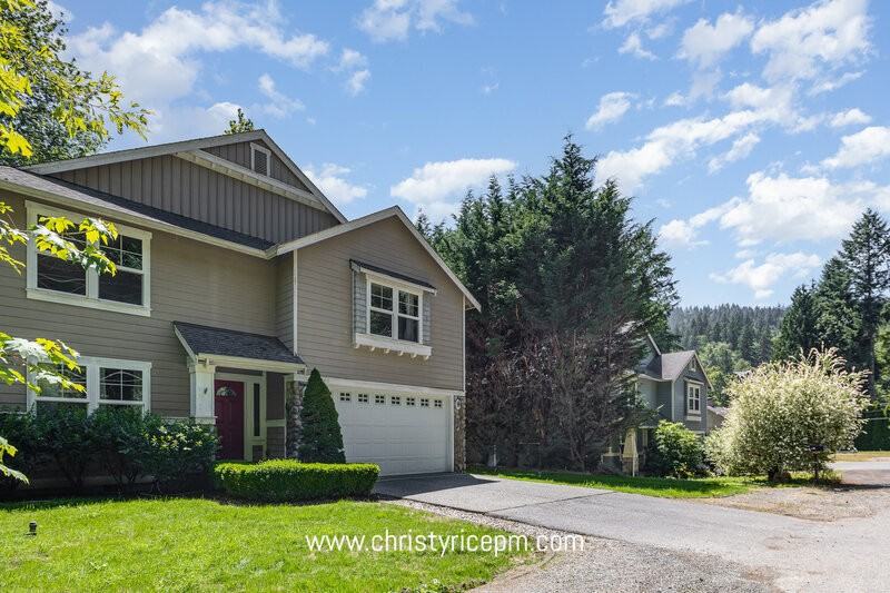 845 Front St S - Photo 3 of 21