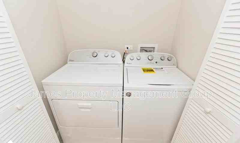 827 N Francisco Ave - Photo 7 of 9