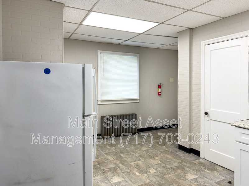 658 Walnut St #1 - Photo 5 of 20