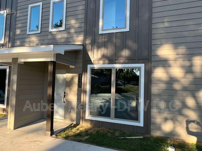 2526 S Fannin Ave - Photo 2 of 20