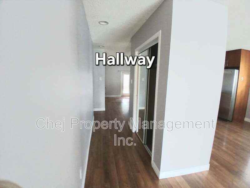 8728 181 St Nw - Photo 2 of 16