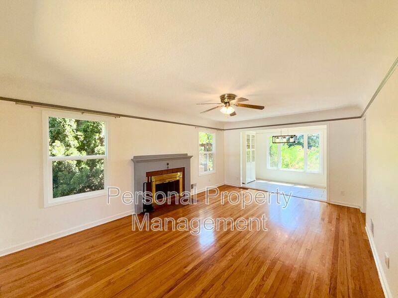 4313 Ne Valley View Ln - Photo 3 of 32