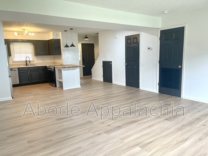 531 Cedar Creek Rd #8 - Photo 4 of 11