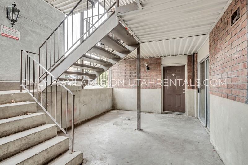 1671 Hickory Ln - Photo 6 of 21