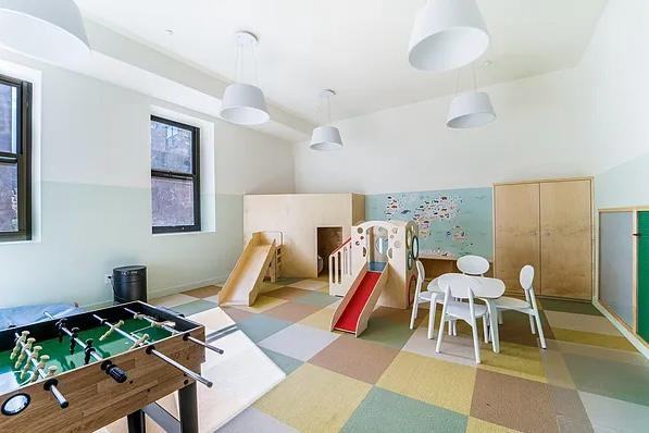 122 West St - Photo 3 of 15